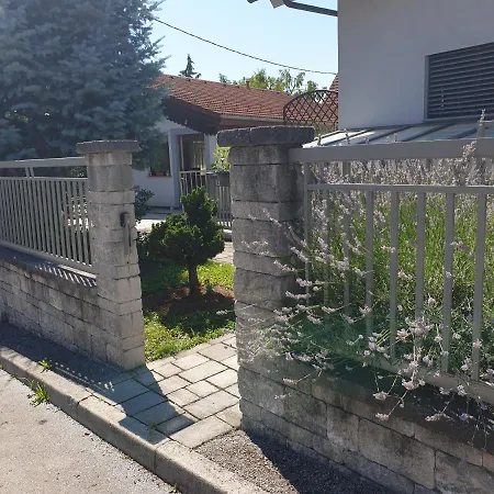 Emma - Free Parking, Ac, Wifi 아파트